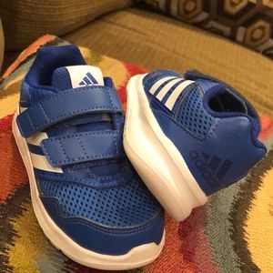 Adidas toddler tennis shoes.